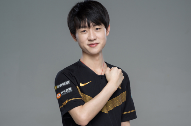 台上展现自 台上展现自